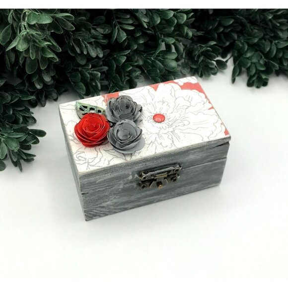 Small Wooden Decorative Trinket Box With Floral Top & Paper Roses - Picture 1 of 7